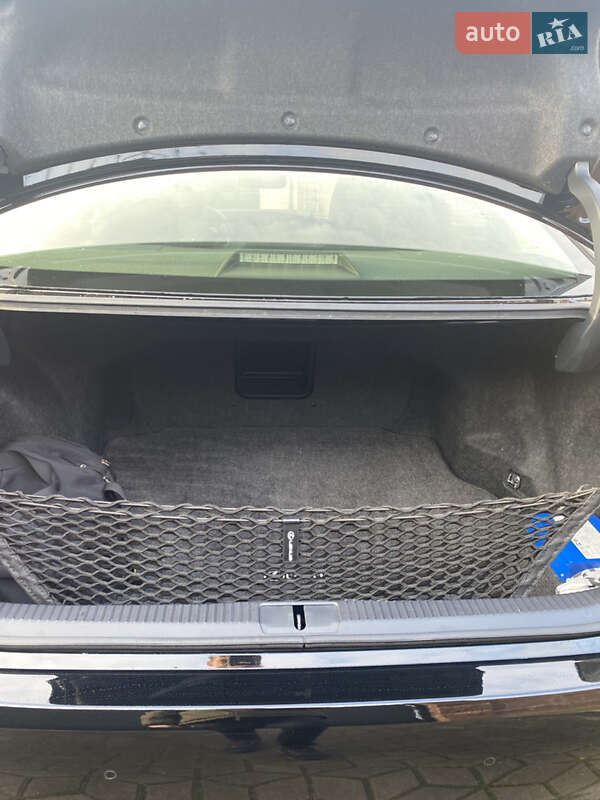 Седан Lexus ES 2015 в Рівному