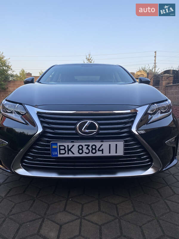Седан Lexus ES 2015 в Рівному