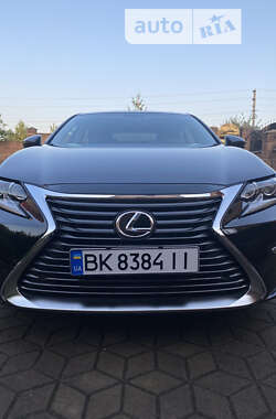 Седан Lexus ES 2015 в Рівному