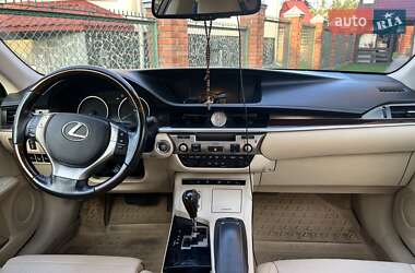 Седан Lexus ES 2012 в Львове