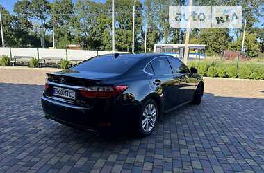 Седан Lexus ES 2015 в Рівному