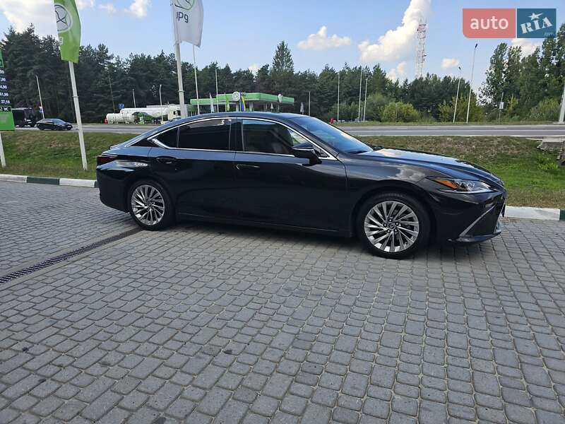Седан Lexus ES 2018 в Ровно