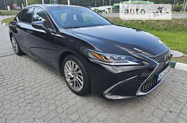 Седан Lexus ES 2018 в Рівному