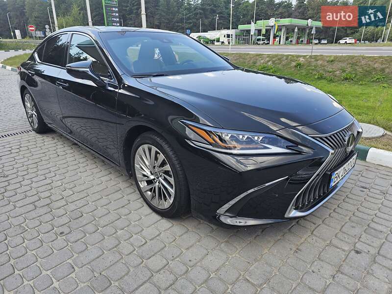 Седан Lexus ES 2018 в Ровно