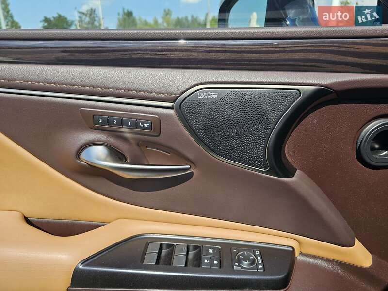 Седан Lexus ES 2018 в Ровно