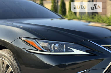 Седан Lexus ES 2019 в 