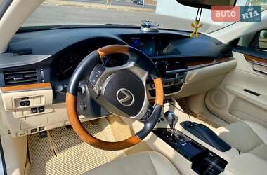 Седан Lexus ES 2013 в Черкассах