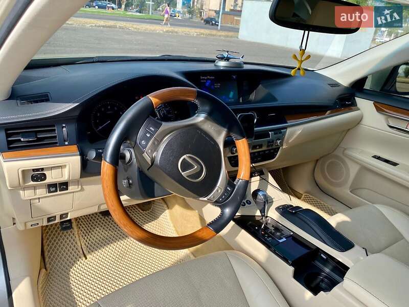 Седан Lexus ES 2013 в Черкассах