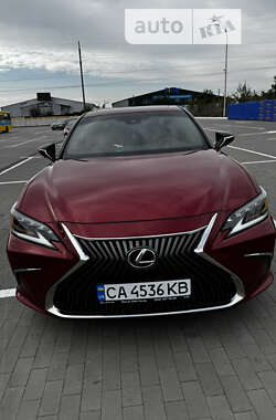 Lexus ES 2020