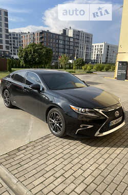 Седан Lexus ES 2013 в Львове