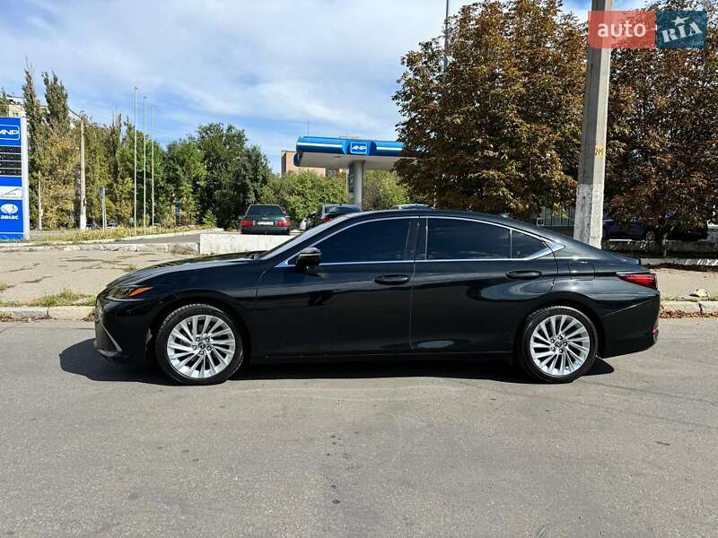 Lexus ES, photos from the listing