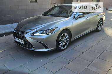 Lexus ES 2020