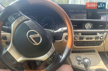 Седан Lexus ES 2014 в Чернигове