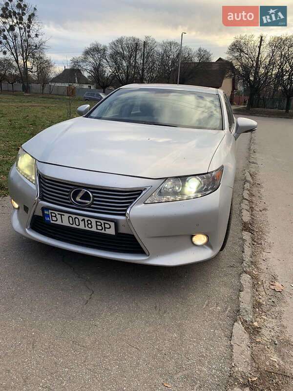 Седан Lexus ES 2013 в Полтаве