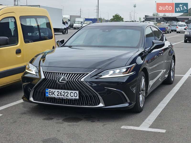 Седан Lexus ES 2018 в Ровно