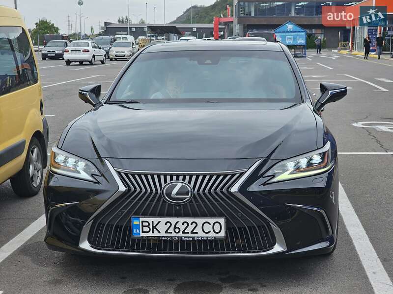 Седан Lexus ES 2018 в Ровно