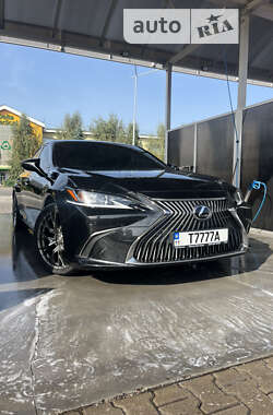 Седан Lexus ES 2020 в Киеве