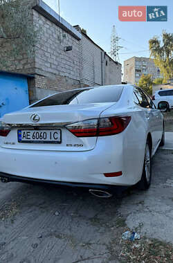 Седан Lexus ES 2016 в 
