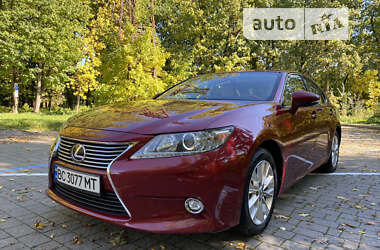 Седан Lexus ES 2014 в Львове