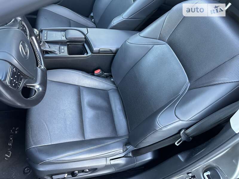 Седан Lexus ES 2019 в Києві