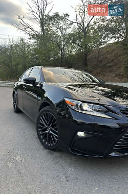 Седан Lexus ES 2016 в Киеве