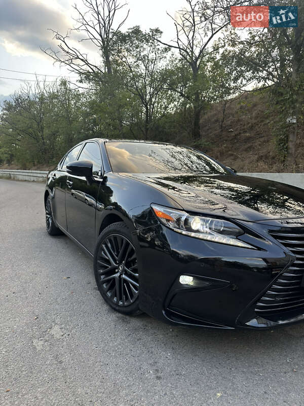 Седан Lexus ES 2016 в Киеве