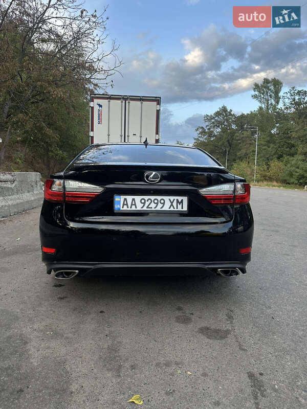 Седан Lexus ES 2016 в Киеве
