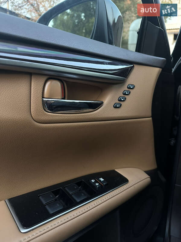 Седан Lexus ES 2016 в Киеве