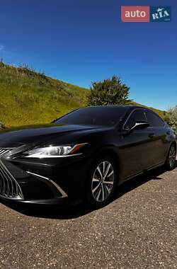 Седан Lexus ES 2018 в Одесі