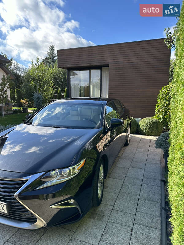 Седан Lexus ES 2017 в Хотове