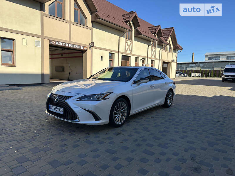 Седан Lexus ES 2019 в Тернополі