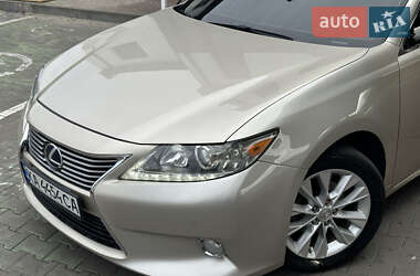 Седан Lexus ES 2013 в Києві