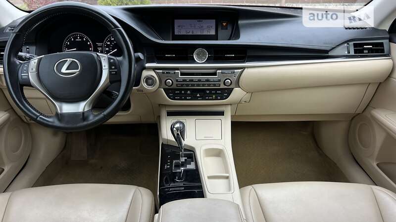 Седан Lexus ES 2013 в Киеве фото 53 Седан Lexus ES 2013 в Киеве