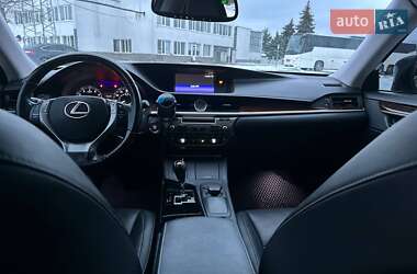 Седан Lexus ES 2015 в Чернигове