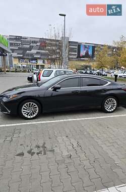 Седан Lexus ES 2021 в Киеве