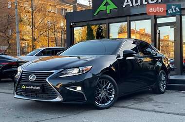 Седан Lexus ES 2018 в Киеве