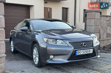 Седан Lexus ES 2014 в Тернополе