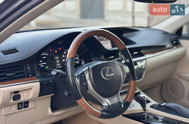 Седан Lexus ES 2014 в Тернополе