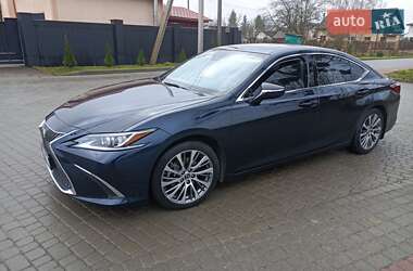 Седан Lexus ES 2019 в Львове