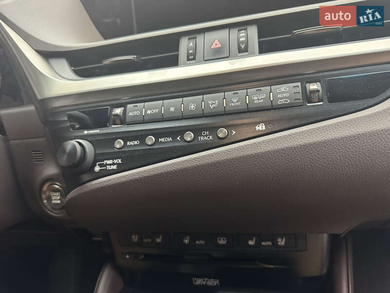 Седан Lexus ES 2018 в Киеве фото 13 Седан Lexus ES 2018 в Киеве