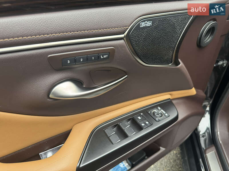 Седан Lexus ES 2018 в Киеве фото 14 Седан Lexus ES 2018 в Киеве