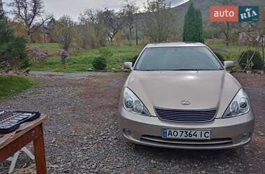 Седан Lexus ES 2005 в Перечині