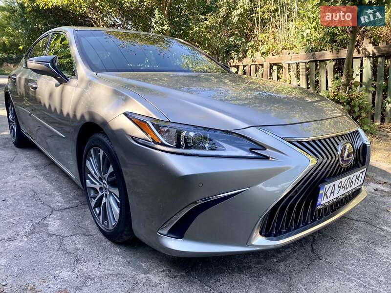 Lexus ES 2019