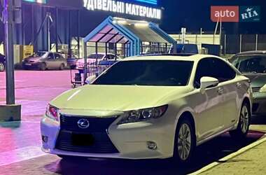 Седан Lexus ES 2015 в Первомайську