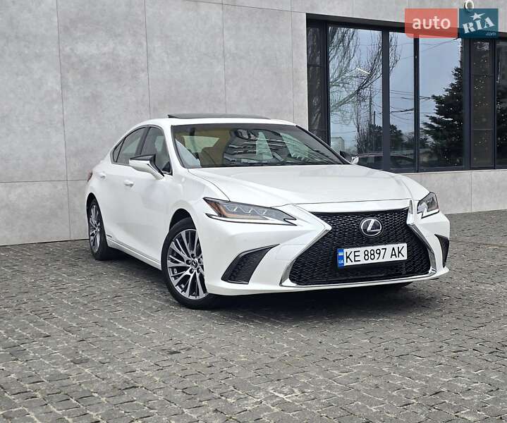 Lexus ES 2021
