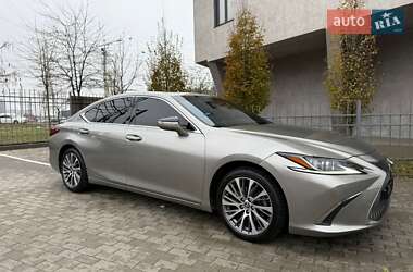 Lexus ES 2020