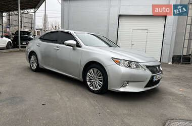 Седан Lexus ES 2014 в Киеве