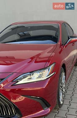 Седан Lexus ES 2019 в 