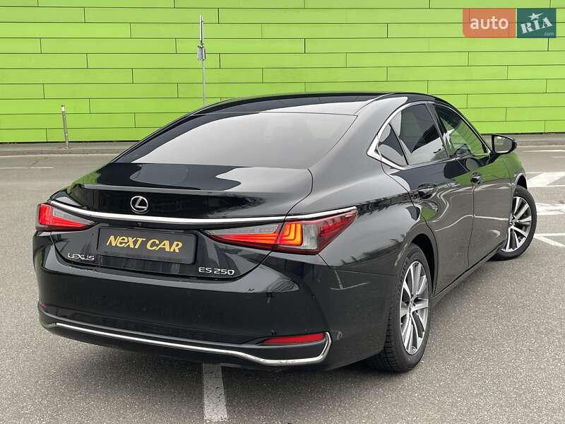 Седан Lexus ES 2019 в Киеве