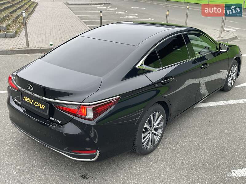 Седан Lexus ES 2019 в Киеве